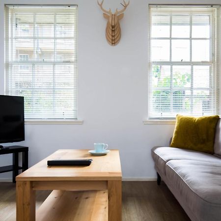 Modern Grassmarket Apartment Edinburgh Eksteriør billede