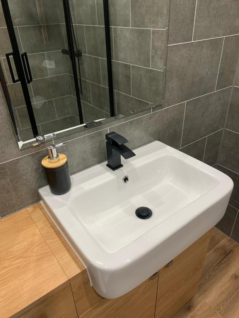 Modern Grassmarket Apartment Edinburgh Eksteriør billede